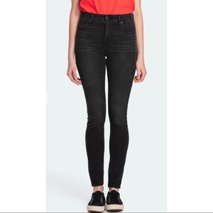 Levi’s 721 High Rise Skinny Washed Black Size 28